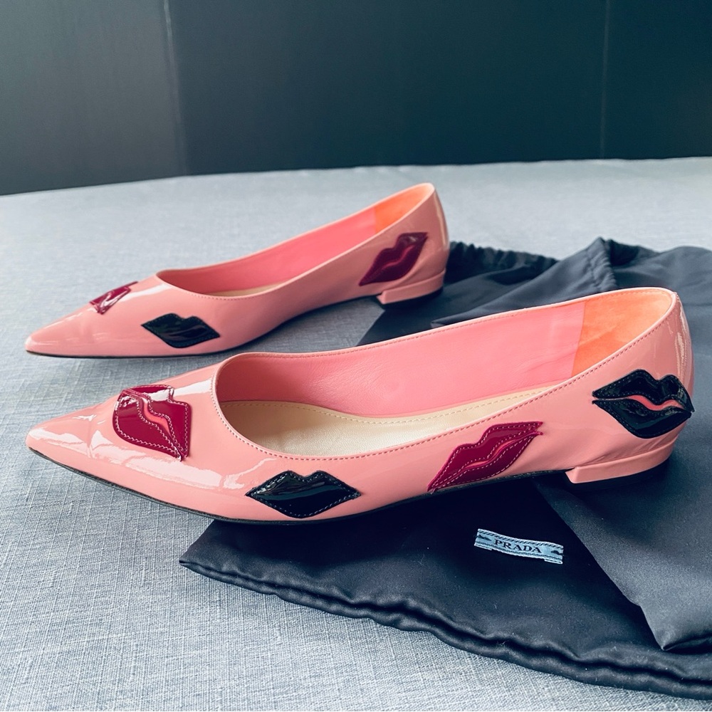 🇮🇹 PRADA | Pink Patent Leather | Kiss Print Flats - Picture 3 of 17
